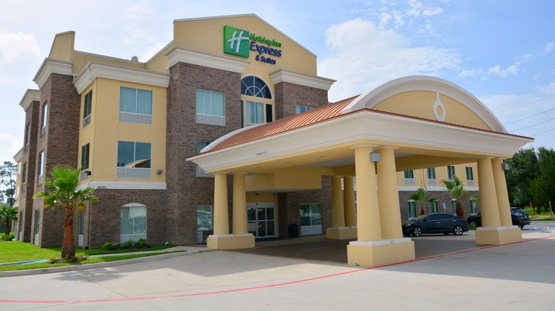 Holiday-Inn-Express-&-Suites-Exterior